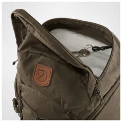FJÄLLRÄVEN Singi 28 - Wanderrucksack 11 FJÄLLRÄVEN Singi 28 - Wanderrucksack -Deuter Geschaft fjaellraeven singi 28 wanderrucksack detail 4